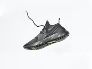 SvelteStride Court Shoes